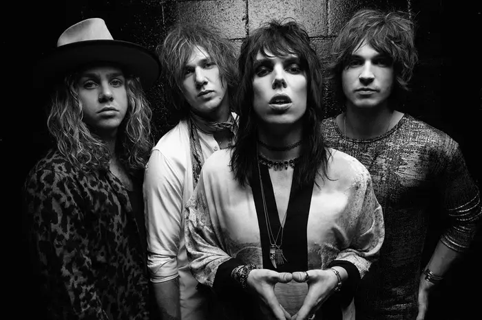 THE STRUTS