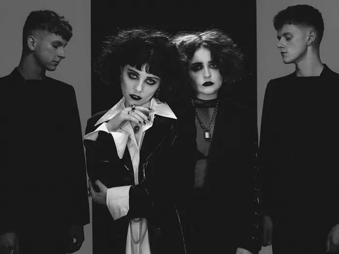 PALE WAVES