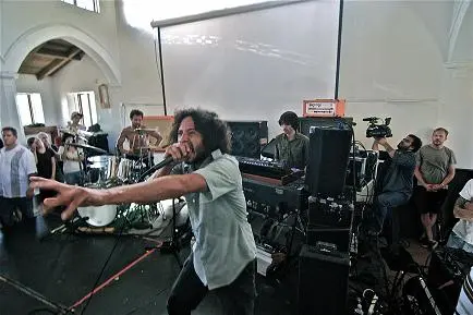 Zack de la Rocha新プロジェクトONE DAY AS A LION、来日に先駆けウォーミングアップ・ギグを緊急決行！