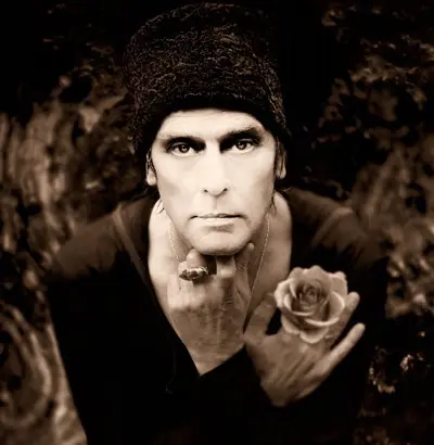 BAUHAUSの最重要人物　Peter Murphy、遂に最新作リリース！