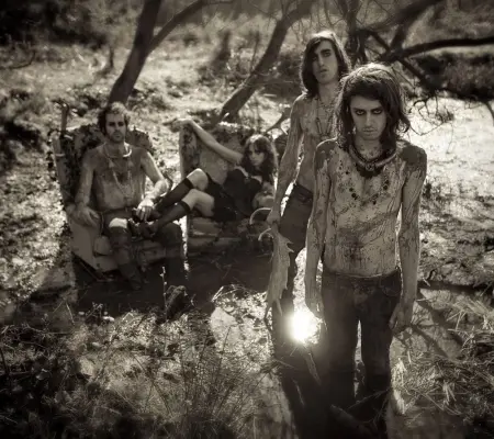 CRYSTAL FIGHTERS、ライヴ映像を集めたシングル「Plage」のビデオを公開。