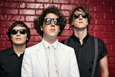 THE WOMBATS、全英3位獲得の最新作に待望の日本盤が登場！ アルバム・タイトルの邦題を大募集