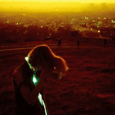 来日目前NEON INDIAN、「Fallout」のPVを公開