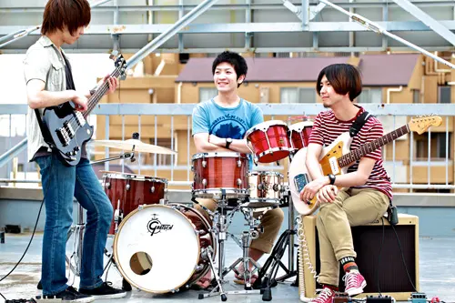 MUGWUMPS、新曲「go gaga go」のPVを公開！