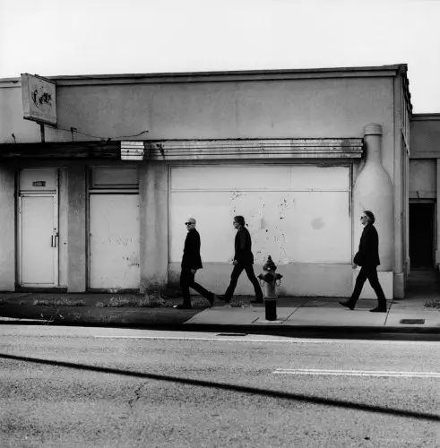 R.E.M.が解散を発表。