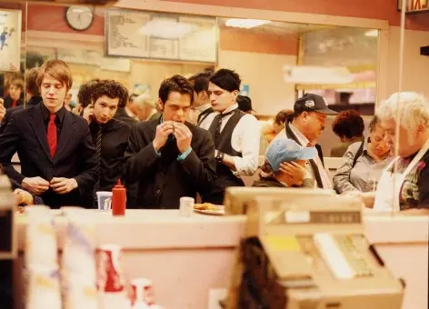 INTERPOLのデビュー・アルバム『Turn on the Bright Lights』のリリース10周年記念盤が11月に発売
