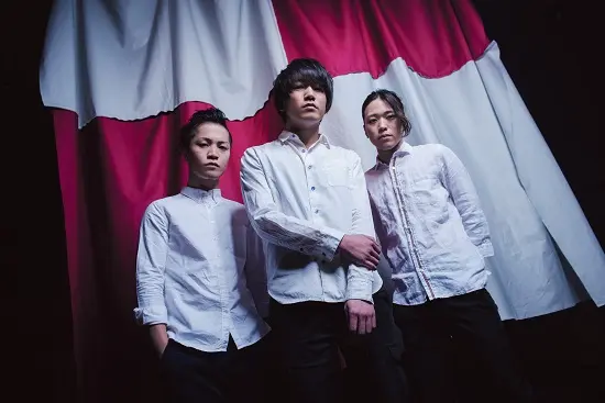 3月27日にニュー・アルバムを発売するPragueが本日20時〜USTREAMにて特番をスタート。YouTube Official Channelではライヴ映像も配信