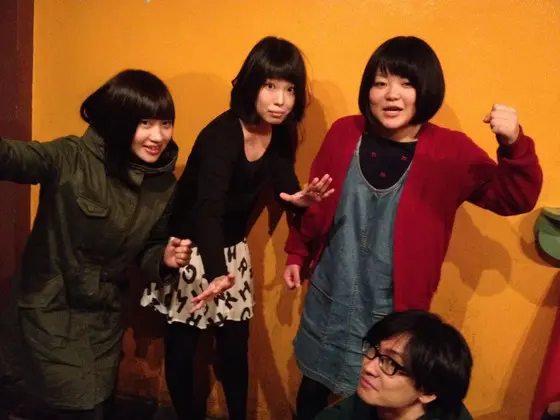 京都発、オルタナ・テクノ・ポップ・バンド“ネオンズ”が1stミニ・アルバムを  リ リース。アートワークには“日々ロック”の榎屋 克優を起用 