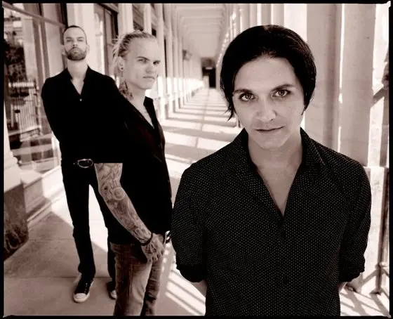 PLACEBO、4年ぶりの新作『Loud Like Love』を9/16にリリース。発売当日の夜（現地時間）には、生番組を配信。東京からの中継もあることが明らかに