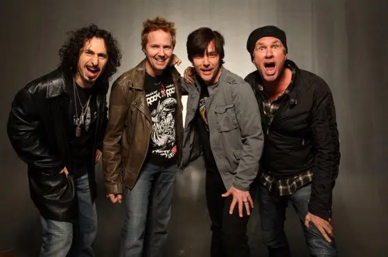 RED HOT CHILI PEPPERS、CHICKENFOOTで活躍するChad Smith率いるCHAD SMITH'S BOMBASTIC MEATBATSの2枚組ライヴ・アルバムが遂に国内初リリース