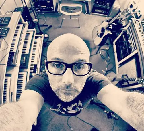 MOBY、ポスト・パンク・バンドLIARSによる「Almost Home」のリミックス音源を公開