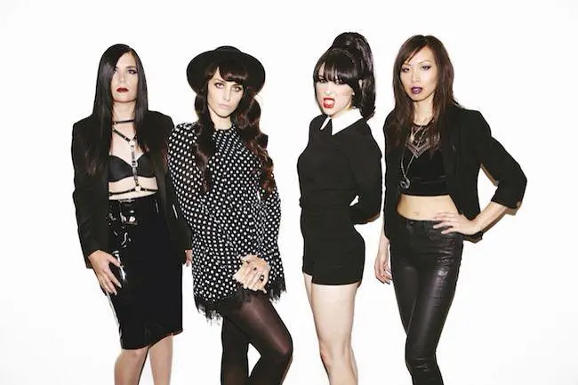 DUM DUM GIRLS、最新アルバム『Too True』より「Under These Hands」のMV公開