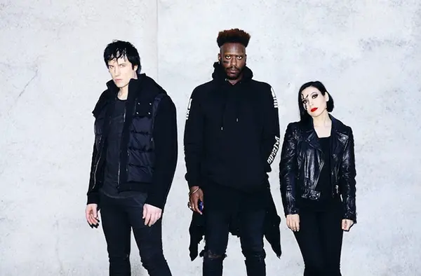 ATARI TEENAGE RIOT、ビデオ・ゲームをモチーフにした最新MV「Modern Liars」公開