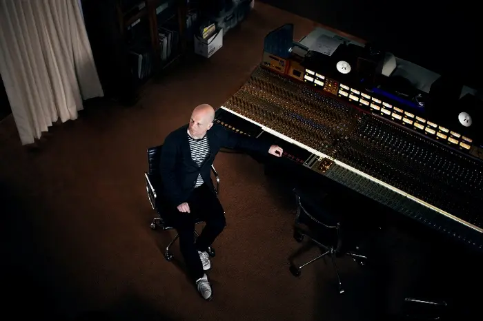 Philip Selway（RADIOHEAD）、2ndソロ・アルバム『Weatherhouse』より「Around Again」のMV公開