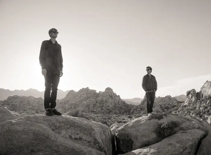 最先端エレクトロ・デュオ SIMIAN MOBILE DISCO、12/15にリリースした配信限定のニューEP『Wheels Within Wheels』の収録音源フル公開