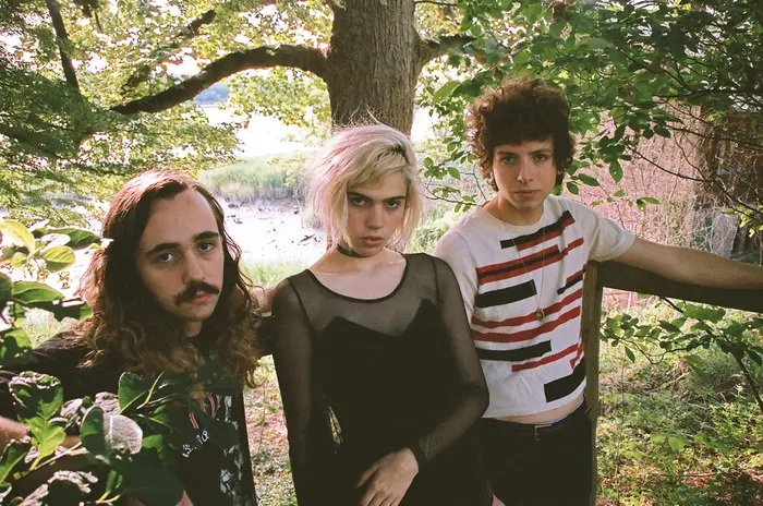 サマソニに初出演するSUNFLOWER BEAN、ニュー・アルバム『Human Ceremony』より「Easier Said」のMV公開