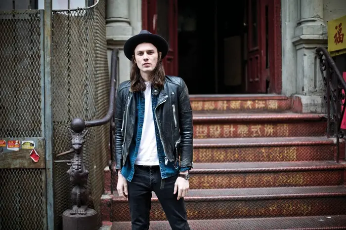 UKの新鋭シンガー・ソングライター James Bay、"Abbey Road Studios"でのライヴ映像公開