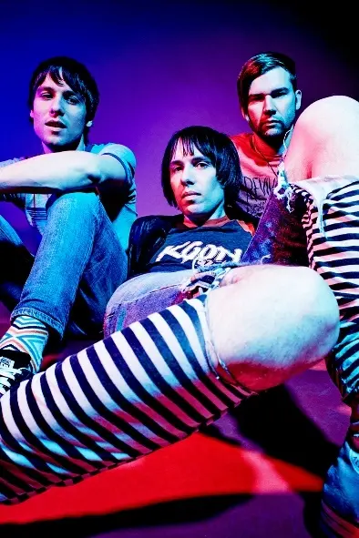 THE CRIBS、5月開催ジャパン・ツアーのサポート・アクトにおとぼけビ～バ～、MONO NO AWARE決定