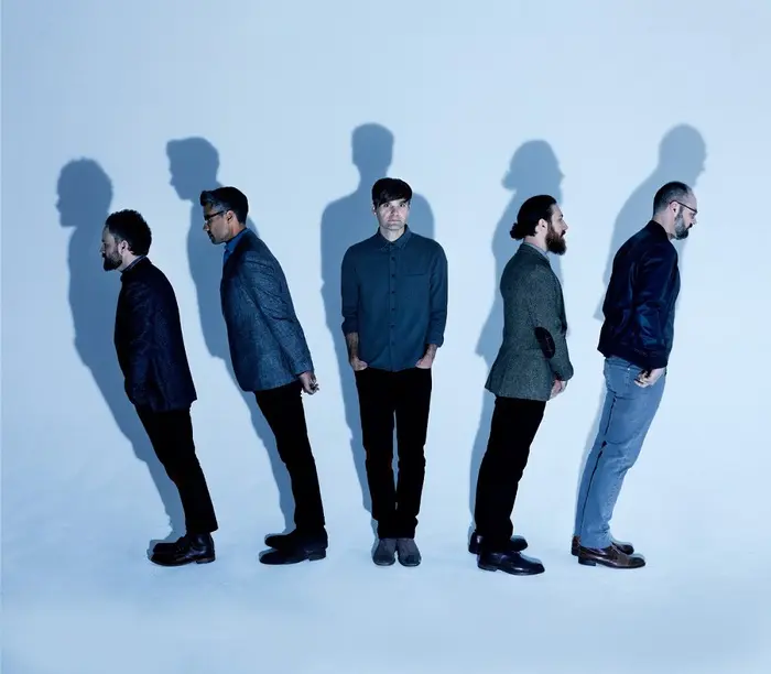 DEATH CAB FOR CUTIE、米ラジオ"SiriusXM"にて披露したRichard Swiftのカバー「Most Of What I Know」パフォーマンス映像公開