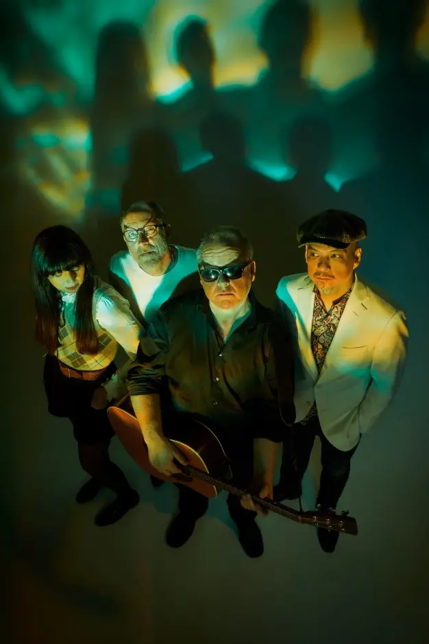 PIXIES、ニュー・アルバム『Beneath The Eyrie』9/13全世界同時リリース決定。新曲「On Graveyard Hill」配信スタート＆音源公開