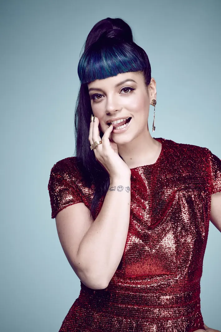 Lily Allen、最新アルバム『Sheezus』より自身の炎上エピソードを元に作成した「URL Badman」のMV公開