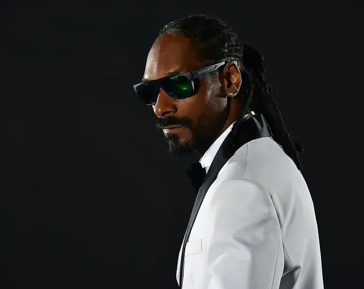 Pharrell WilliamsプロデュースによるSNOOP DOGGのニュー・アルバム『Bush』、5/12にリリース決定。収録曲「Peaches N Cream」のリリック・ビデオ公開