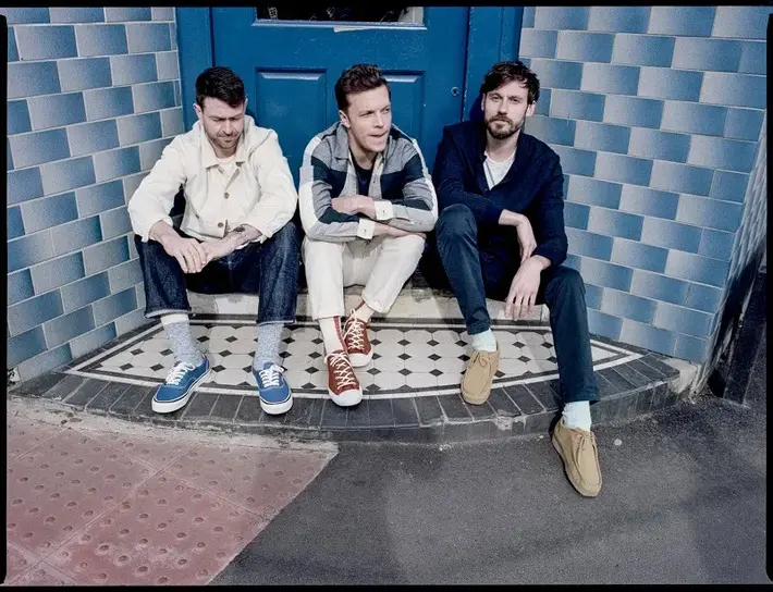 FRIENDLY FIRES、DISCLOSUREとの共同プロデュース曲「Heaven Let Me In」MV公開