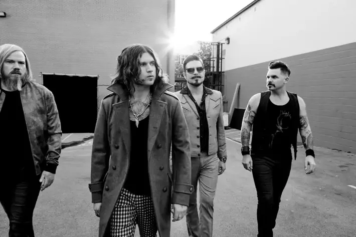 LAの4人組ロック・バンド RIVAL SONS、ニュー・アルバム『Feral Roots』より「Too Bad」MV公開