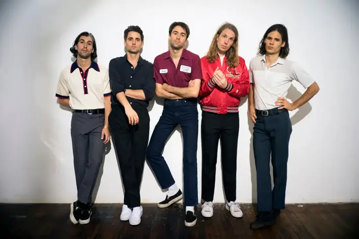 THE VACCINES、ニューEP『Cosy Karaoke, Vol. 1』よりKacey Musgravesの楽曲をカバーした「High Horse」MV公開