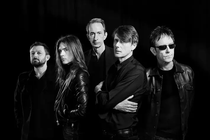 SUEDE、ニュー・アルバム『Autofiction』より新曲「15 Again」リリース