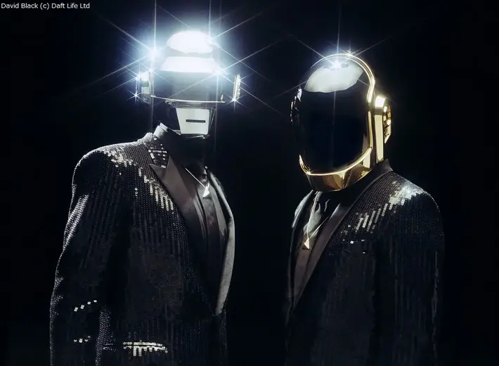 DAFT PUNK、『Random Access Memories (10th Anniversary Edition)』がレンチキュラー・マウスパッド付の限定盤と共に5/12リリース