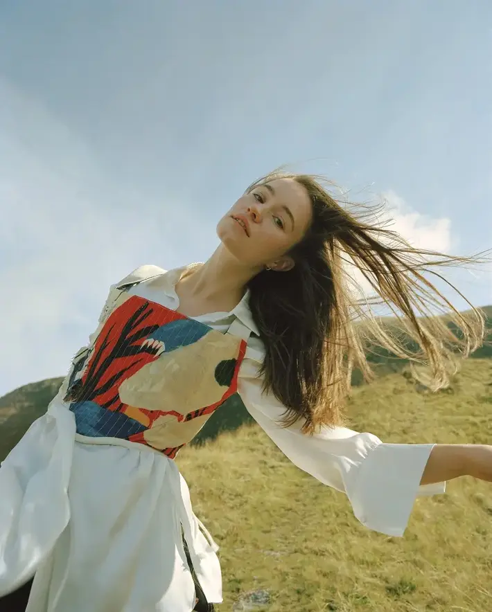 5月に初来日を控えるSIGRID、日本デビュー・アルバムのリリースが決定。BRING ME THE HORIZONと歌う「Bad Life」日本語字幕付きビデオも公開